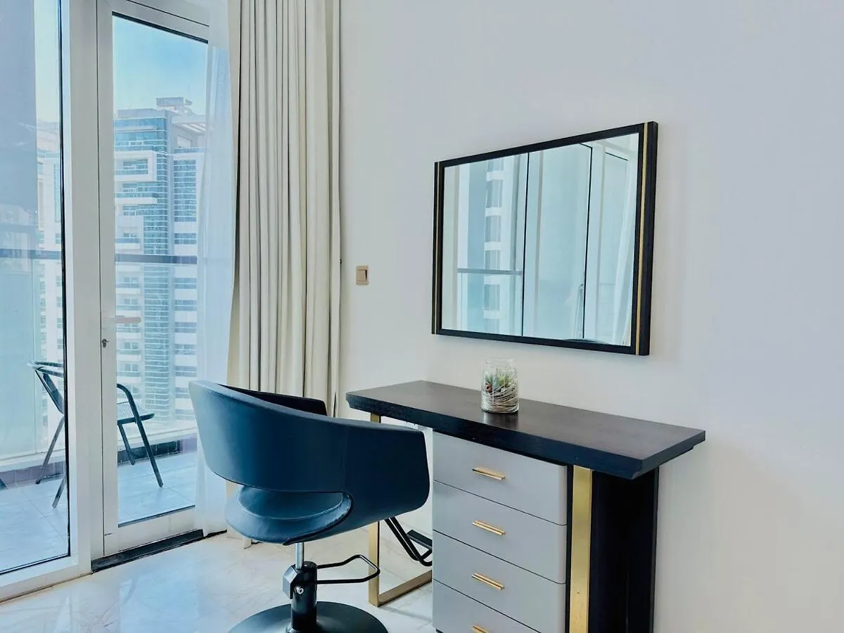 Apartment 1Bhk Converted To 2Bhk Near Downtown Canal View Dubai