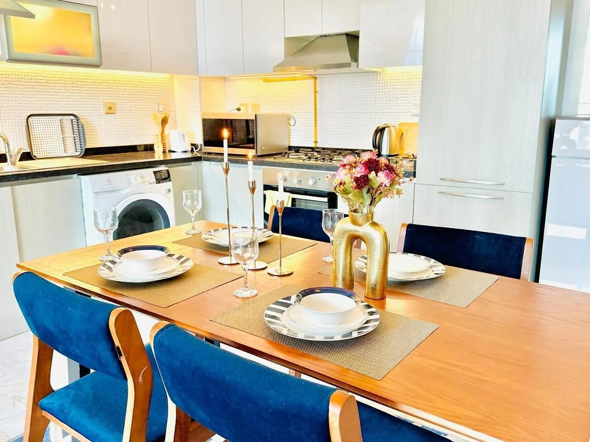 Apartment 1Bhk Converted To 2Bhk Near Downtown Canal View Dubai